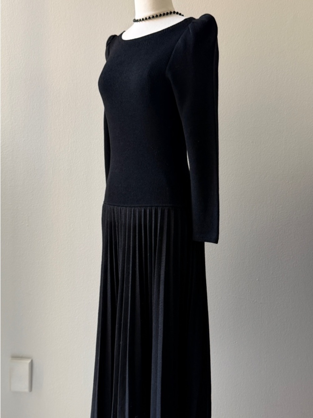 Vintage St John Elegant Black Pleated Maxi Dress - Picture 3 of 14